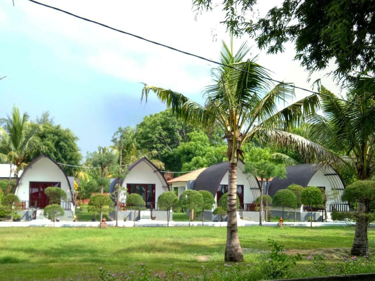 Nusa Indah Bungalows Gili Air Exterior photo